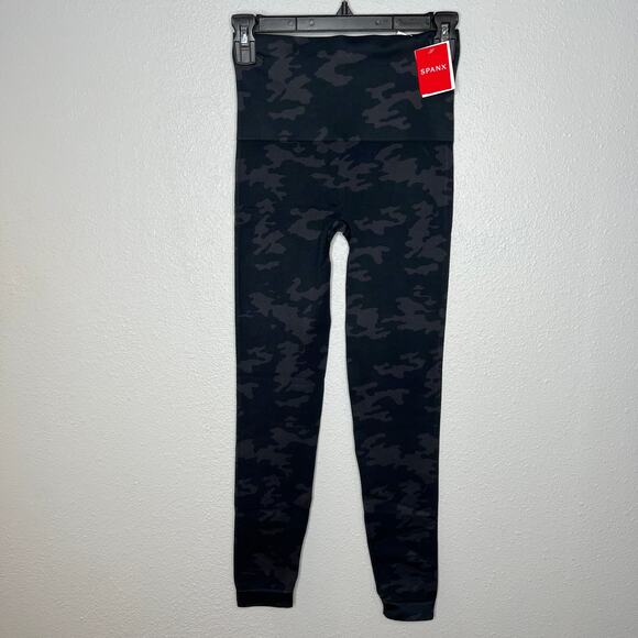 New Spanx Look At Me Now Seamless Leggings High Rise Black Camo Ankle Sz M - Picture 1 of 4